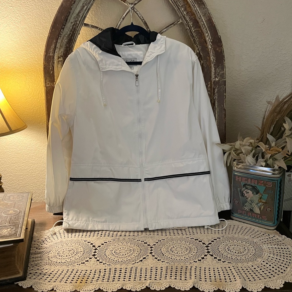 IZZI White and Black Spring and Summer Jacket , Size Medium, With Hoodie